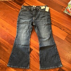 NWT Wrangler High Rise Fierce Flare size 16
(33x30)